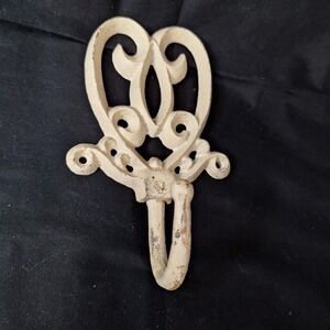Vintage Cast Iron Scroll Heart Wall Hook Cream Wht Shabby Chic Coat Towel Hanger